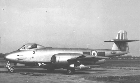 英军的第一种喷气战斗机“流星”服役