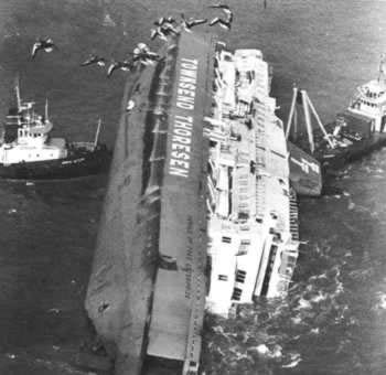 英渡轮“自由企业先驱”号倾覆,184人丧生(转自:历史上的今天。com)